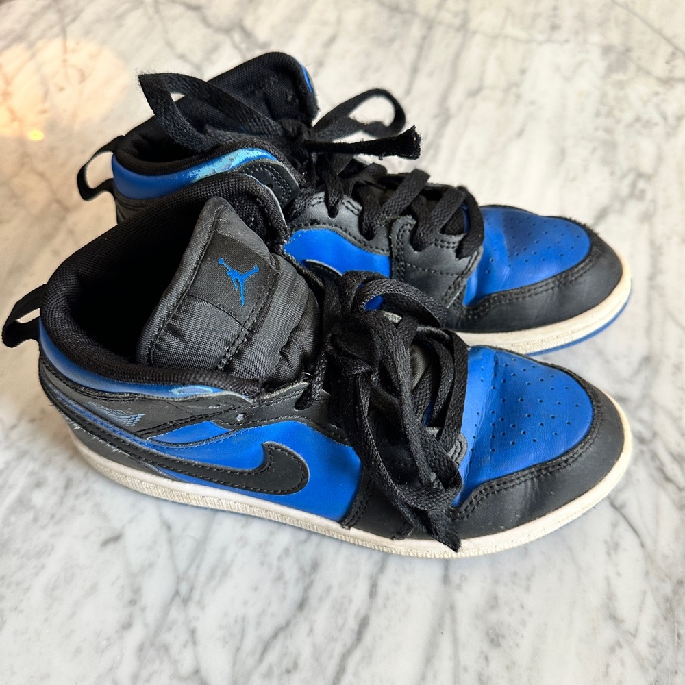 Nike Air Jordan 1 Mid, kids size 2.5